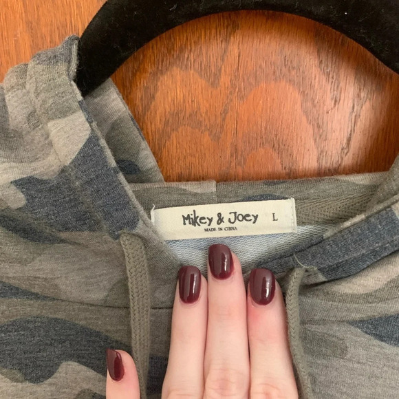 Mikey & Joey Cropped Camo Hoodie - Picture 4 of 5